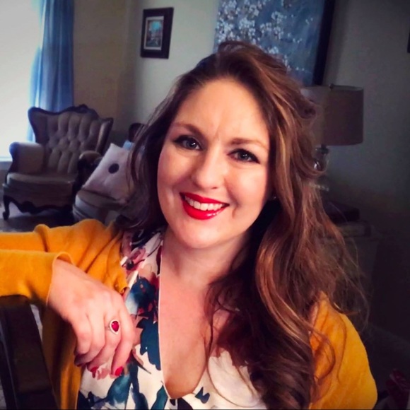 Meet your Posher, Jennifer - Picture 3 of 11